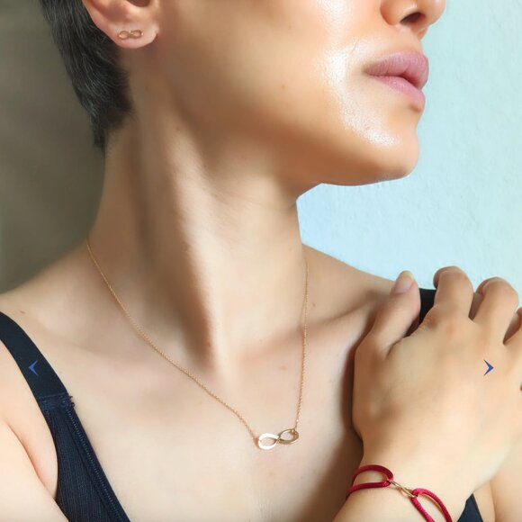 18k Gold Infinity Bracelet - Picture 2 of 5